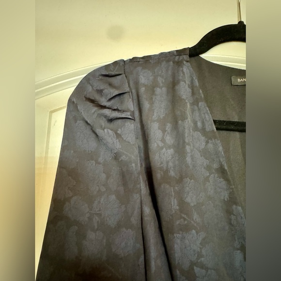 Navy Floral V-neck Long Sleeve Dress - Picture 6 of 10